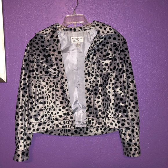 Silver/Black cheetah printed suit - Picture 3 of 4